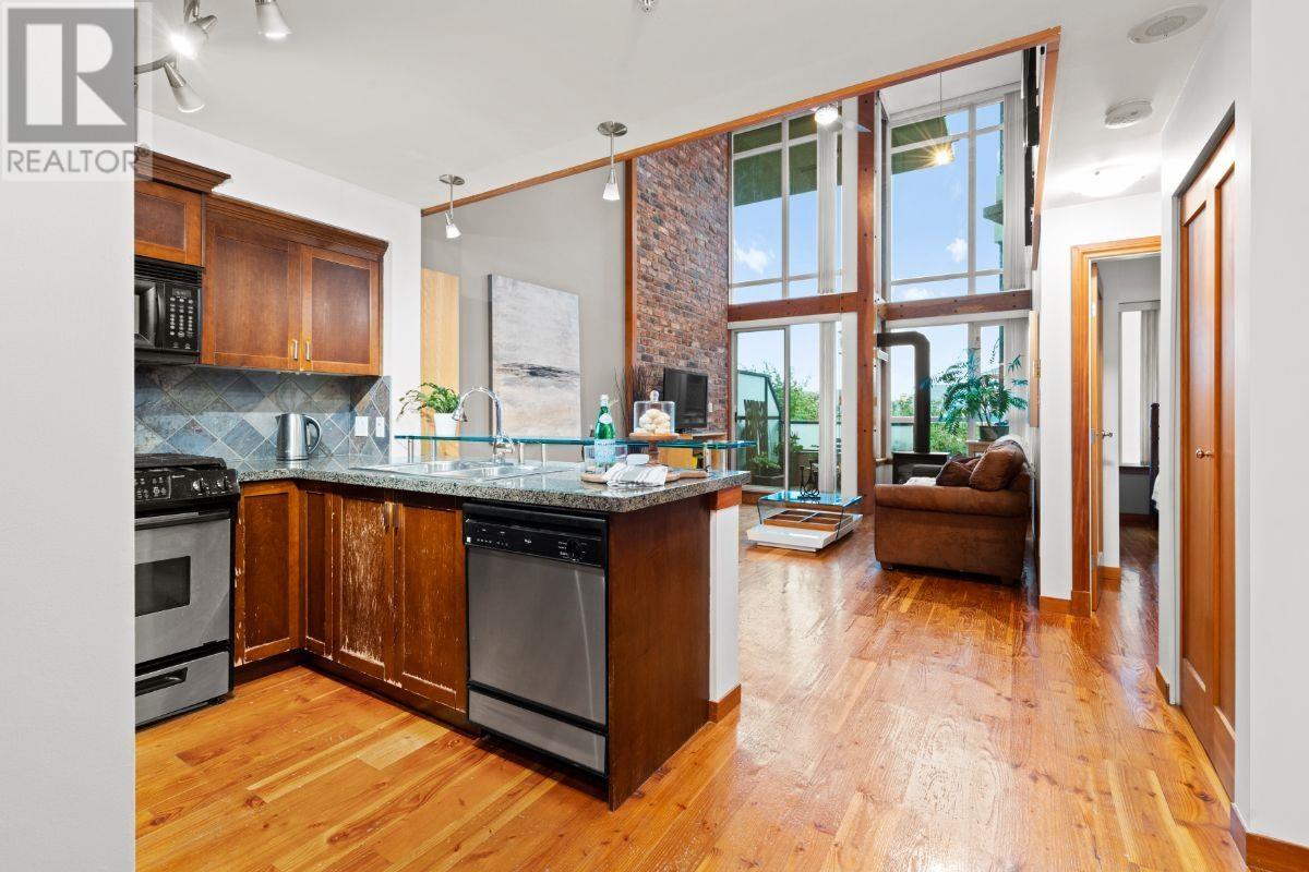 215 7 Rialto Court, New Westminster, British Columbia  V3M 7A8 - Photo 3 - R2822891