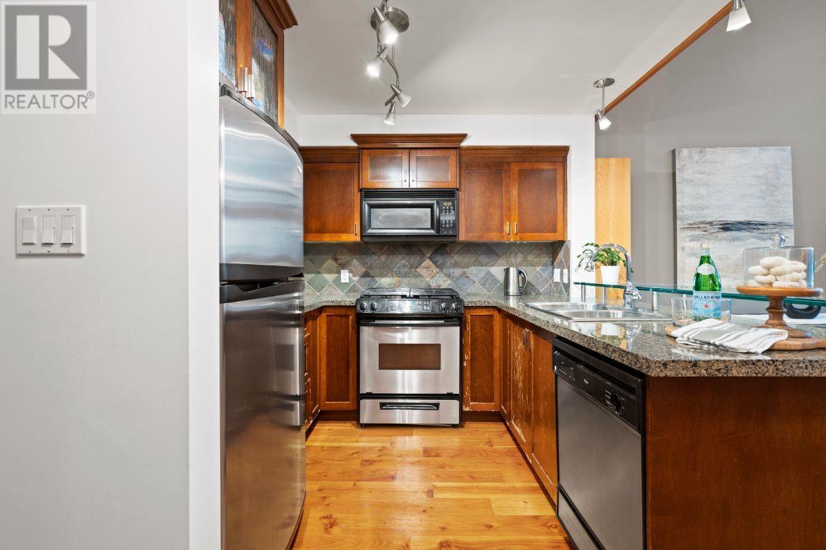 215 7 Rialto Court, New Westminster, British Columbia  V3M 7A8 - Photo 4 - R2822891