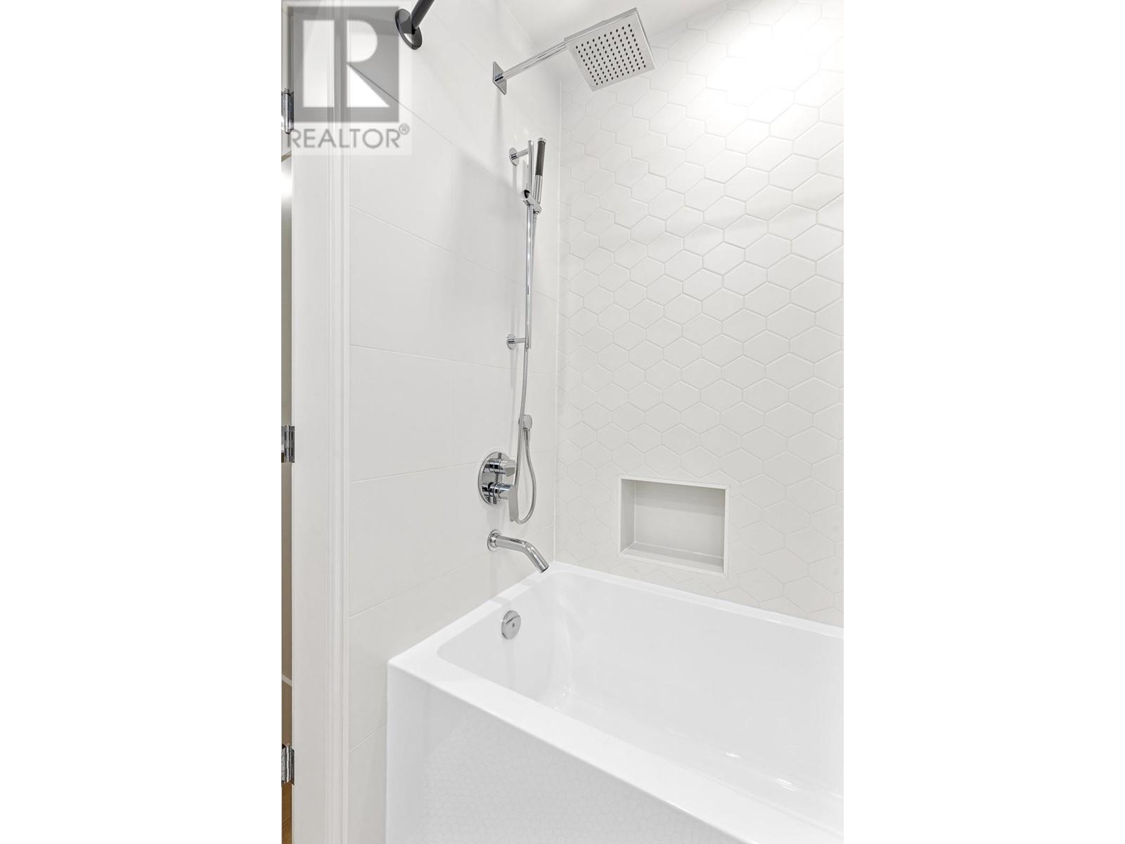 437 55 Klahanie Drive, Port Moody, British Columbia  V3H 0C3 - Photo 30 - R2822943