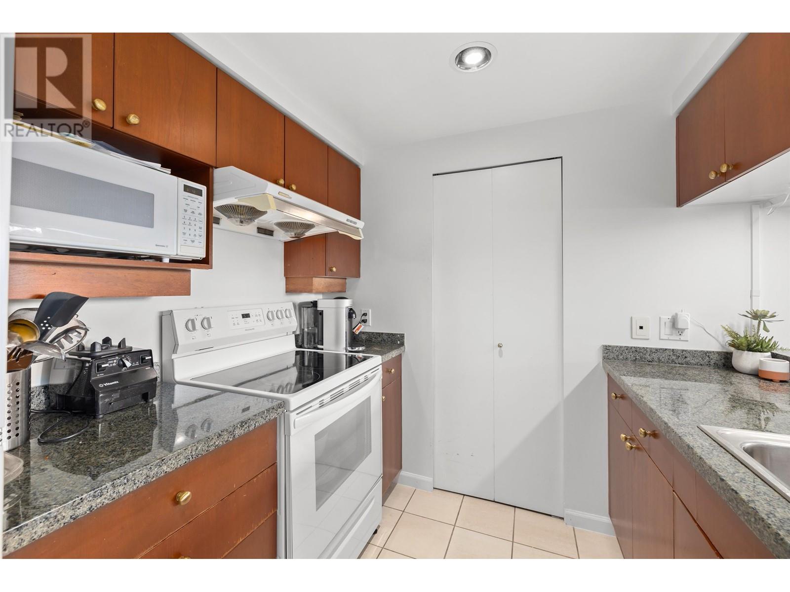 605 1288 Marinaside Crescent, Vancouver, British Columbia  V6Z 2W5 - Photo 10 - R2823040