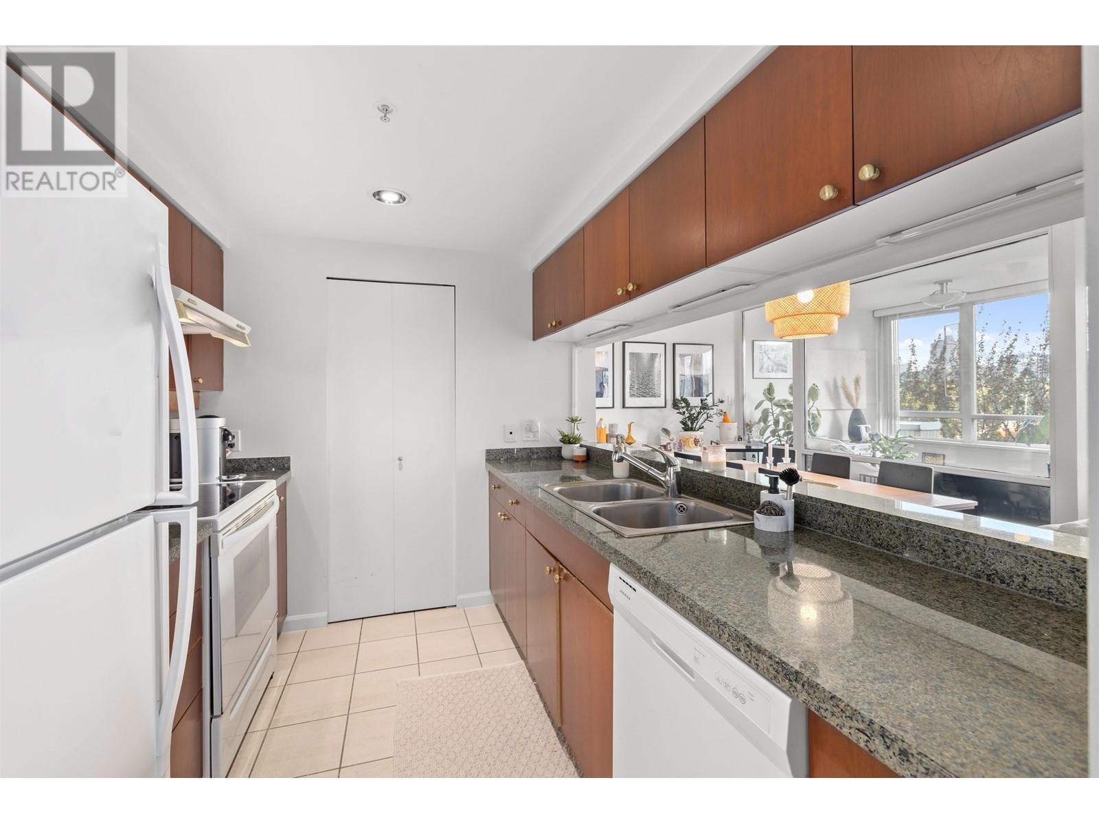 605 1288 Marinaside Crescent, Vancouver, British Columbia  V6Z 2W5 - Photo 11 - R2823040