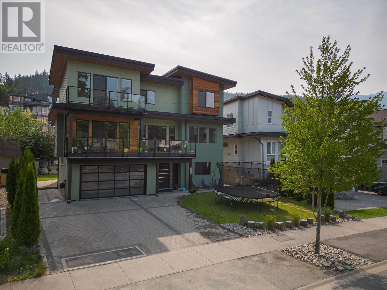 40300 Aristotle Drive, Squamish, British Columbia  V8B 0V5 - Photo 1 - R2822997