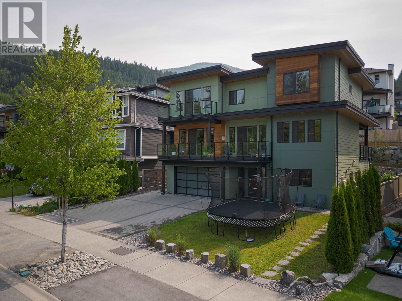 40300 Aristotle Drive, Squamish, British Columbia  V8B 0V5 - Photo 2 - R2822997