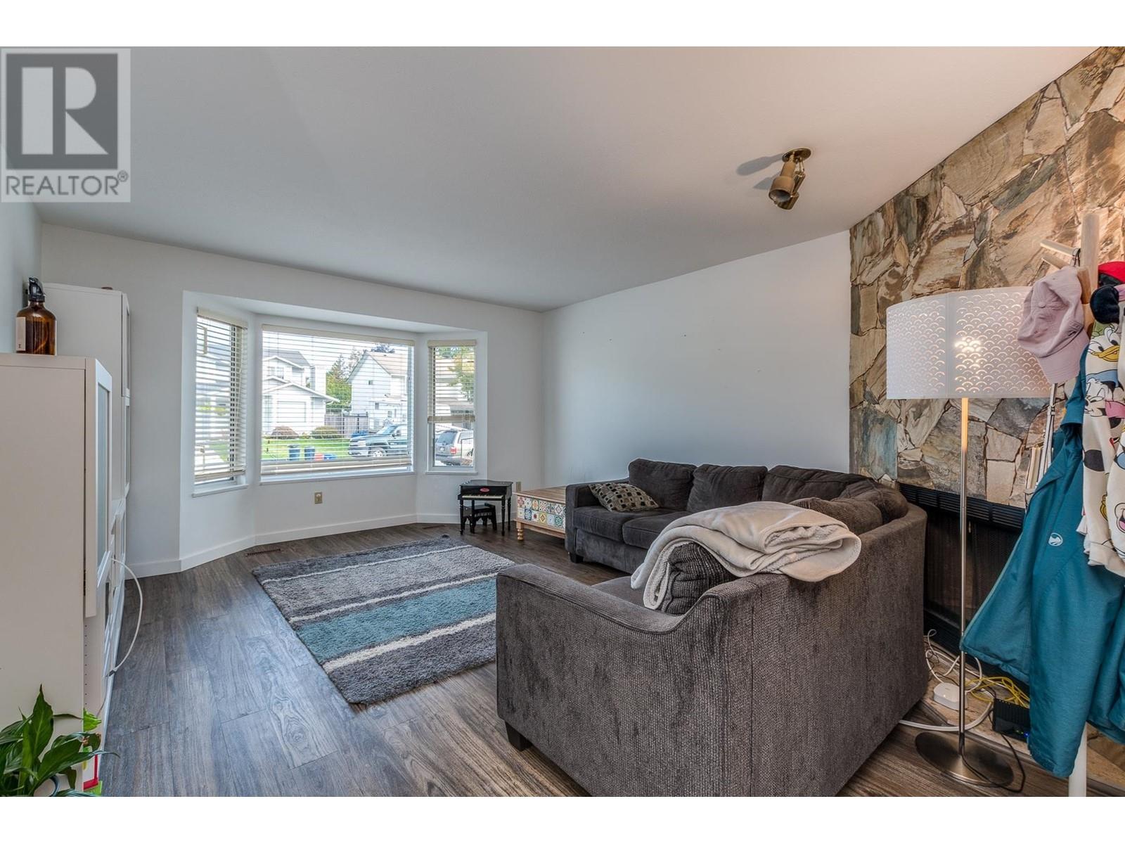23404 Whippoorwill Avenue, Maple Ridge, British Columbia  V2X 9L7 - Photo 4 - R2823006