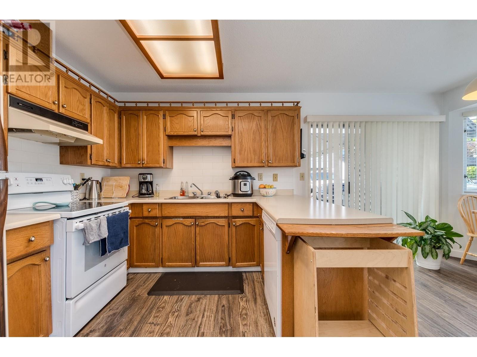 23404 Whippoorwill Avenue, Maple Ridge, British Columbia  V2X 9L7 - Photo 8 - R2823006