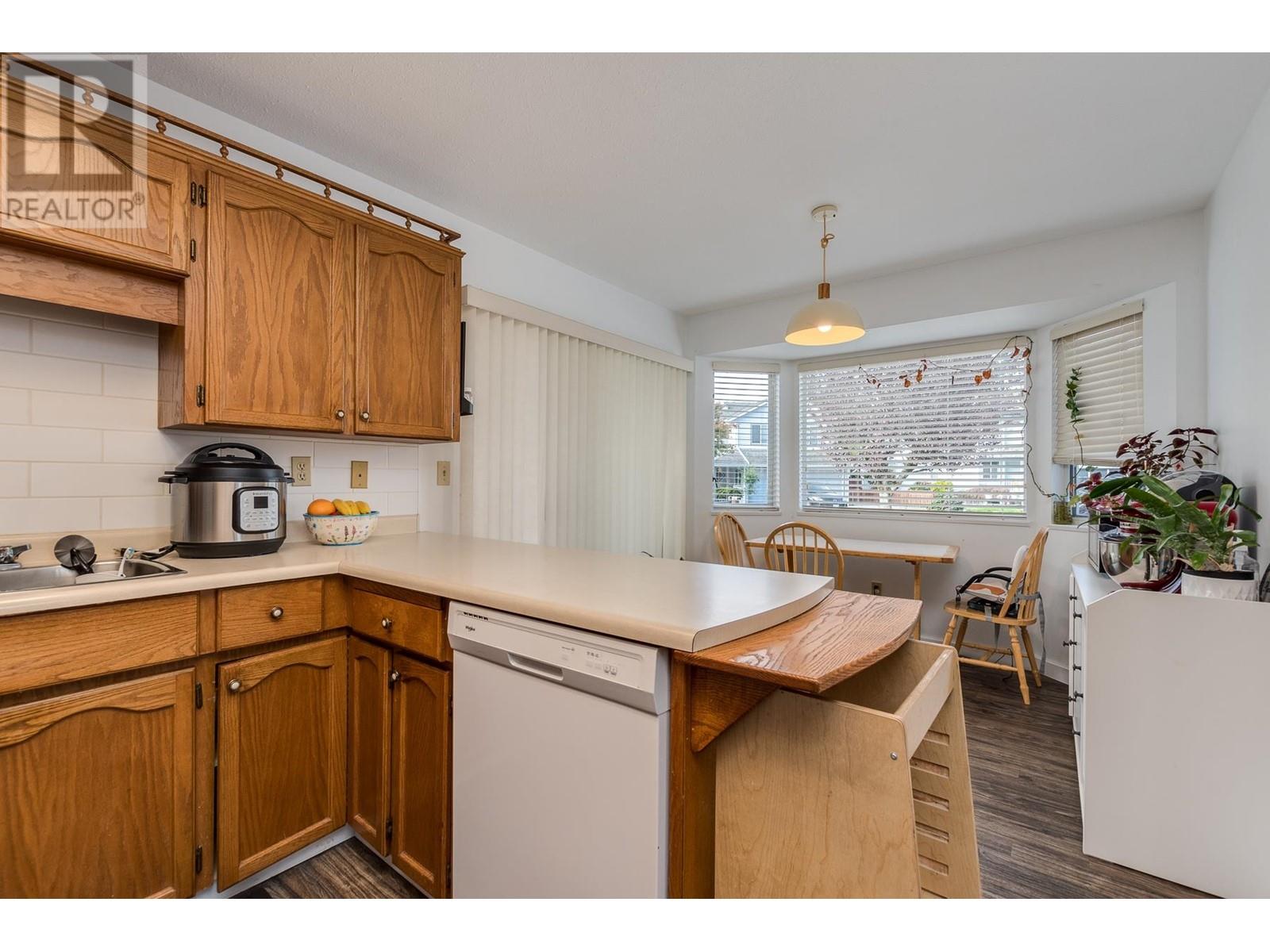 23404 Whippoorwill Avenue, Maple Ridge, British Columbia  V2X 9L7 - Photo 9 - R2823006