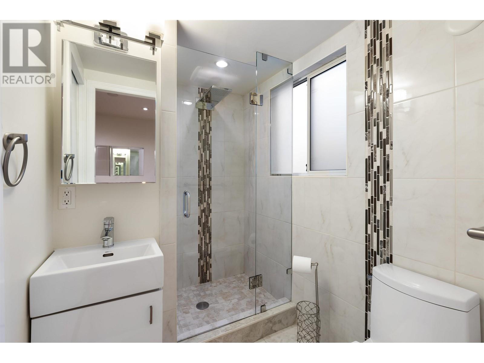1689 Garden Avenue, North Vancouver, British Columbia  V7P 3A6 - Photo 3 - R2823066