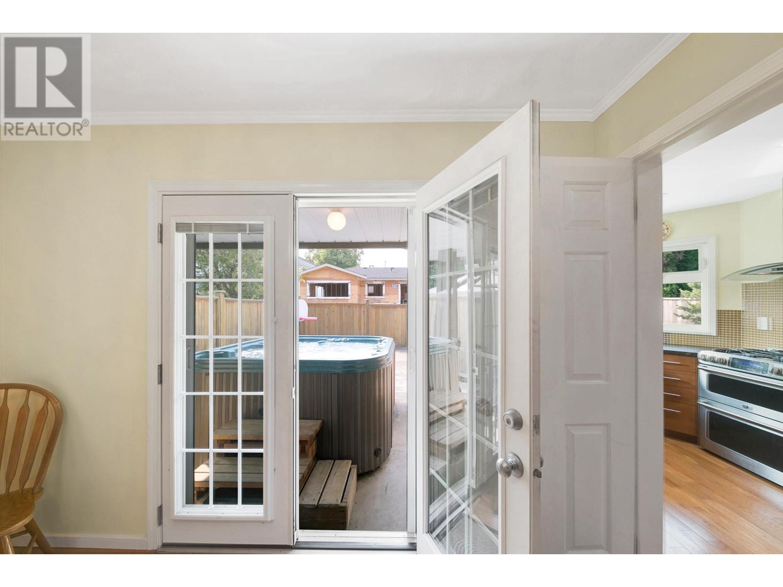 9542 Thomas Drive, Richmond, British Columbia  V7E 5X9 - Photo 13 - R2823083