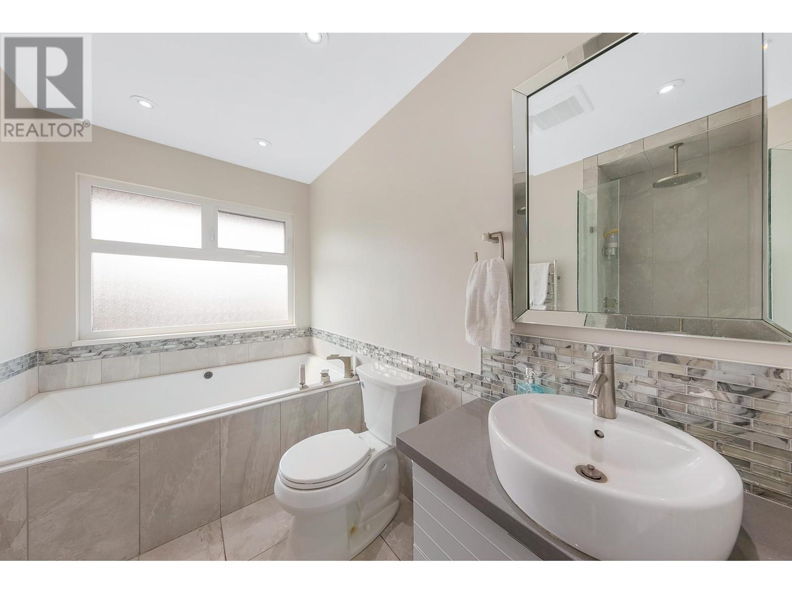 9542 Thomas Drive, Richmond, British Columbia  V7E 5X9 - Photo 24 - R2823083