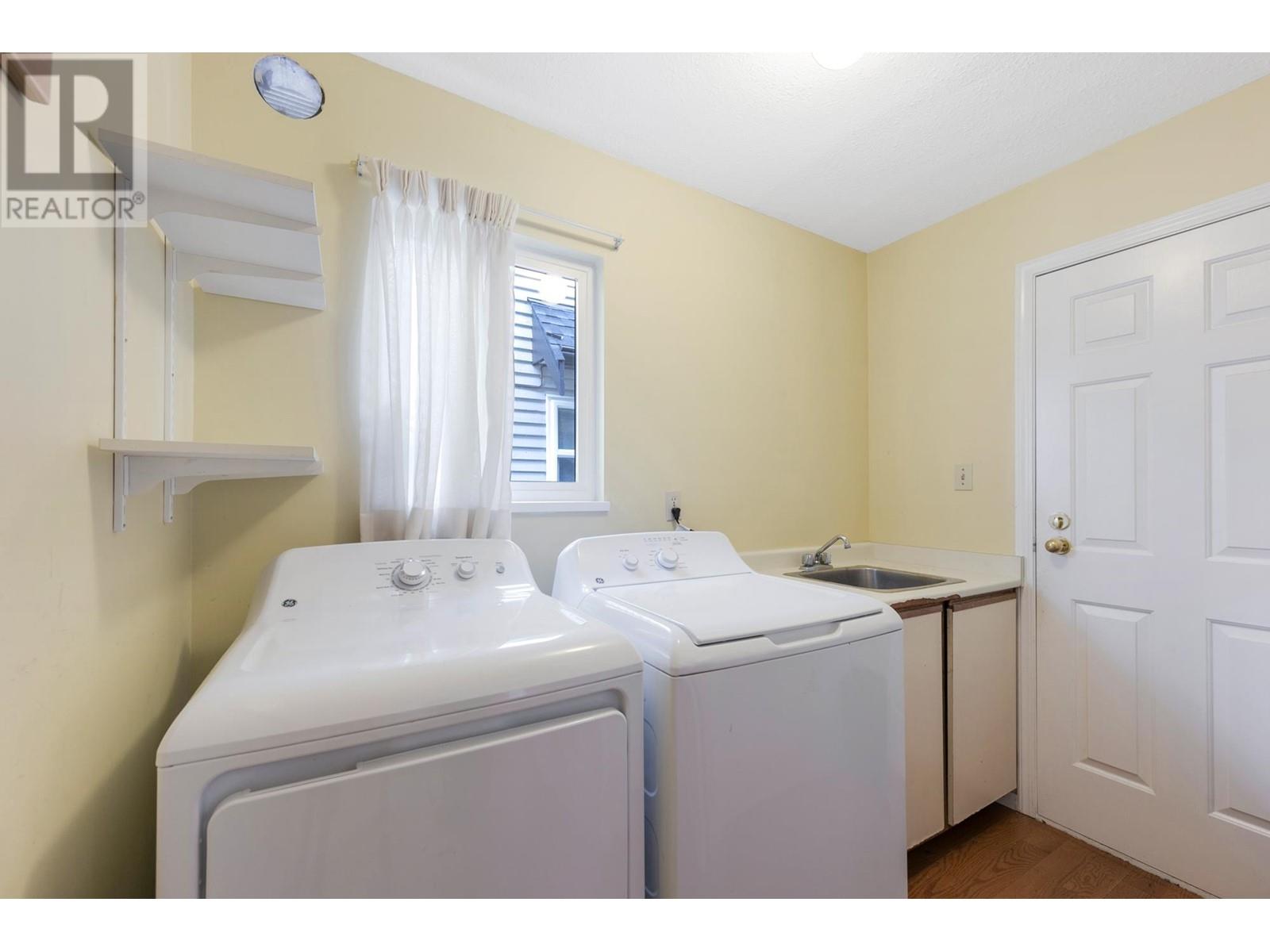 9542 Thomas Drive, Richmond, British Columbia  V7E 5X9 - Photo 32 - R2823083