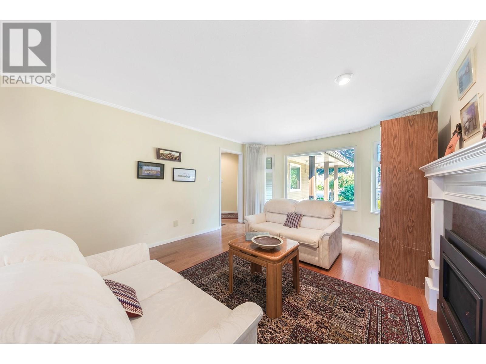 9542 Thomas Drive, Richmond, British Columbia  V7E 5X9 - Photo 4 - R2823083