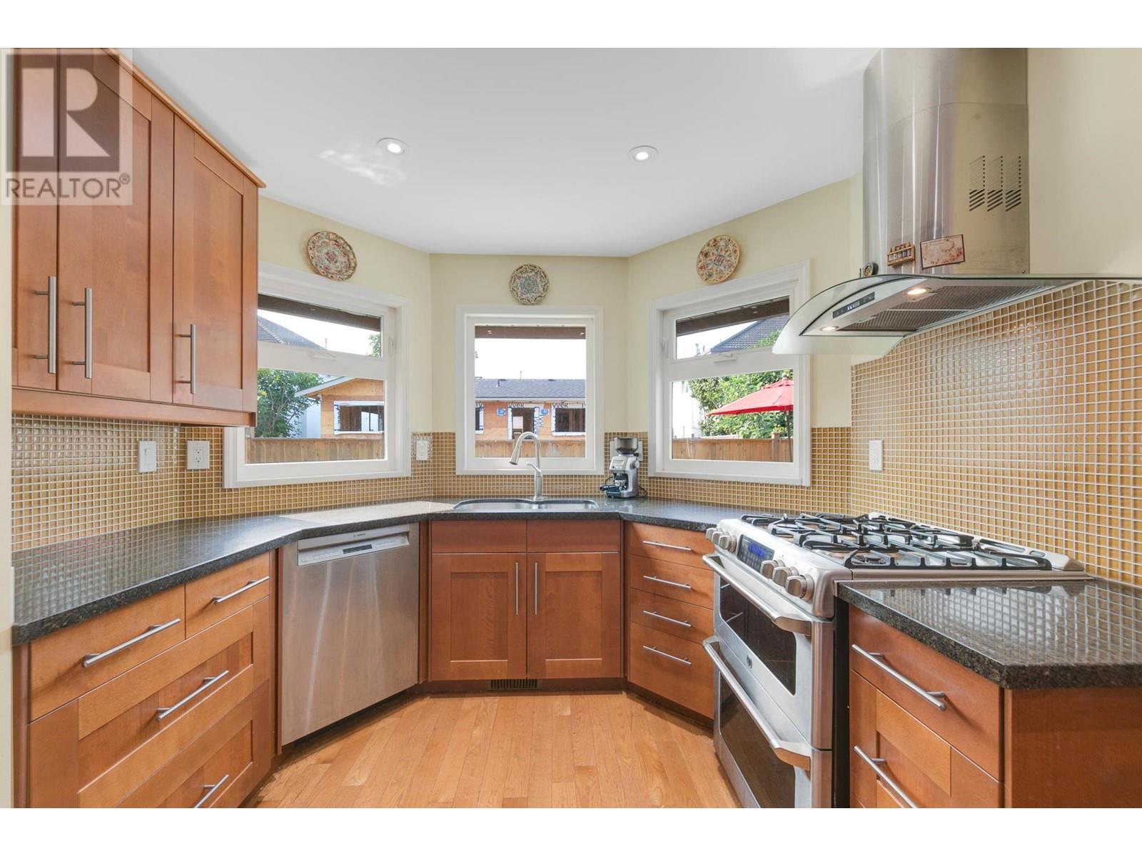 9542 Thomas Drive, Richmond, British Columbia  V7E 5X9 - Photo 7 - R2823083