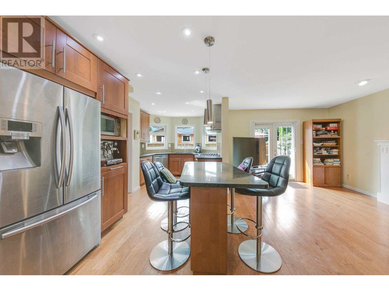 9542 Thomas Drive, Richmond, British Columbia  V7E 5X9 - Photo 9 - R2823083