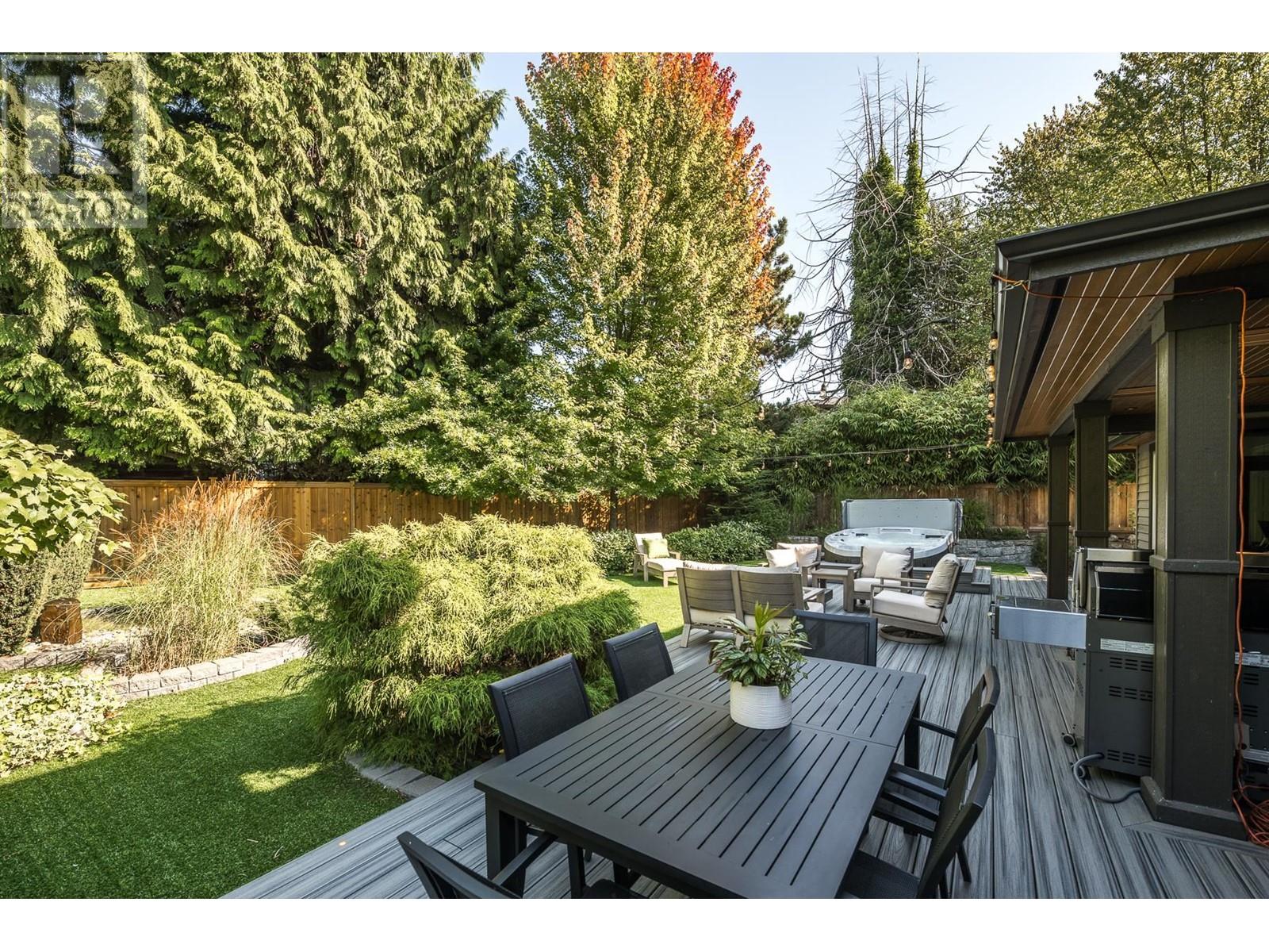 1138 Ridgewood Drive, North Vancouver, British Columbia  V7R 1J3 - Photo 4 - R2823036