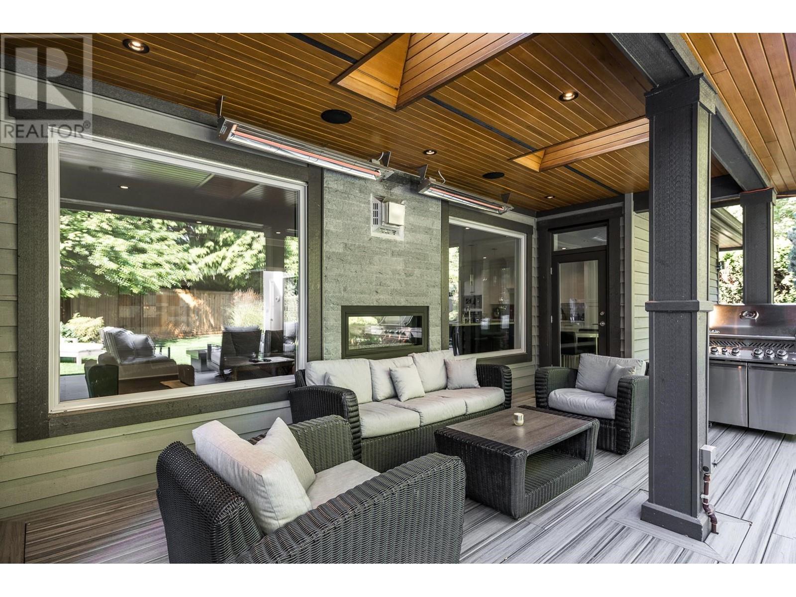 1138 Ridgewood Drive, North Vancouver, British Columbia  V7R 1J3 - Photo 3 - R2823036