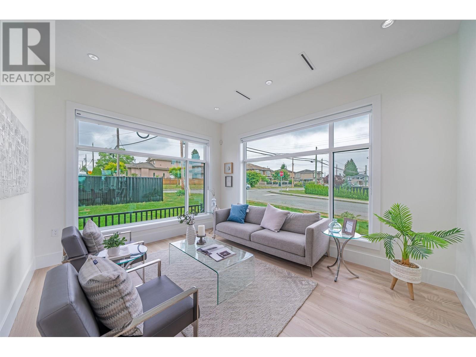 7635 Burgess Street, Burnaby, British Columbia  V3N 3J2 - Photo 10 - R2817587