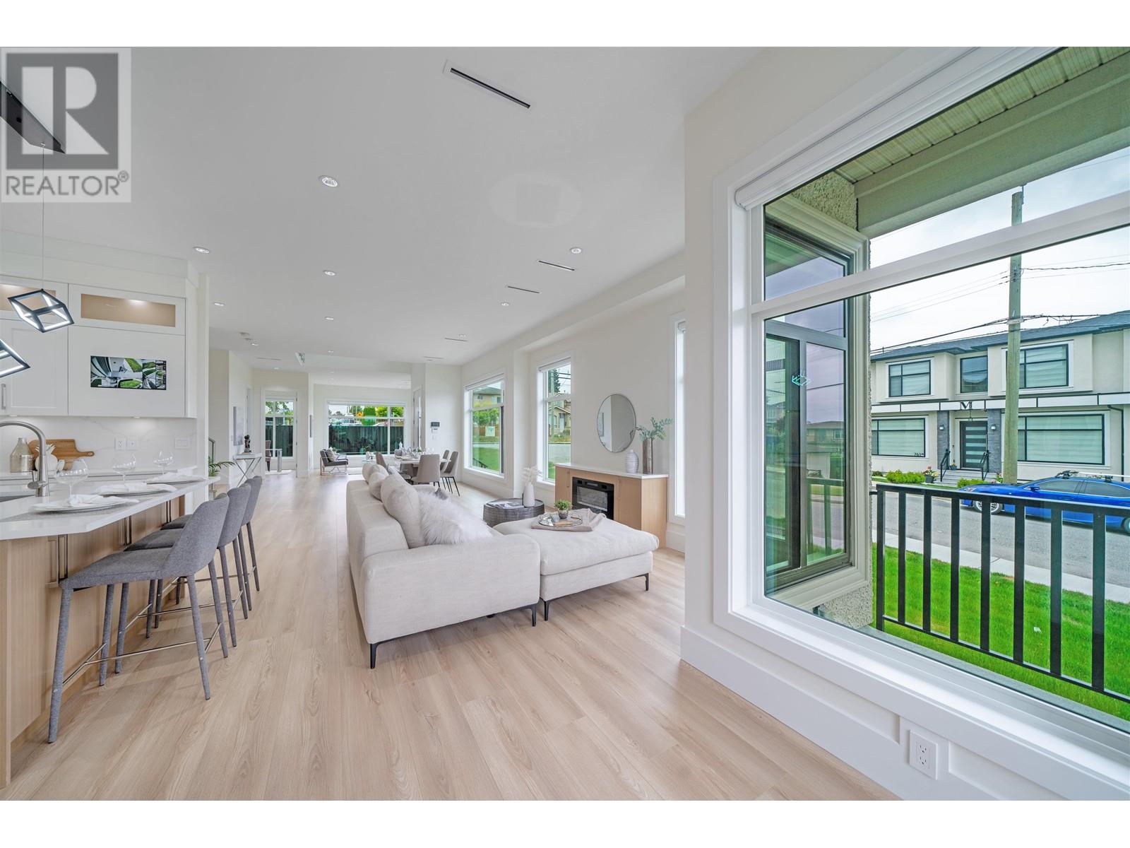 7635 Burgess Street, Burnaby, British Columbia  V3N 3J2 - Photo 5 - R2817587