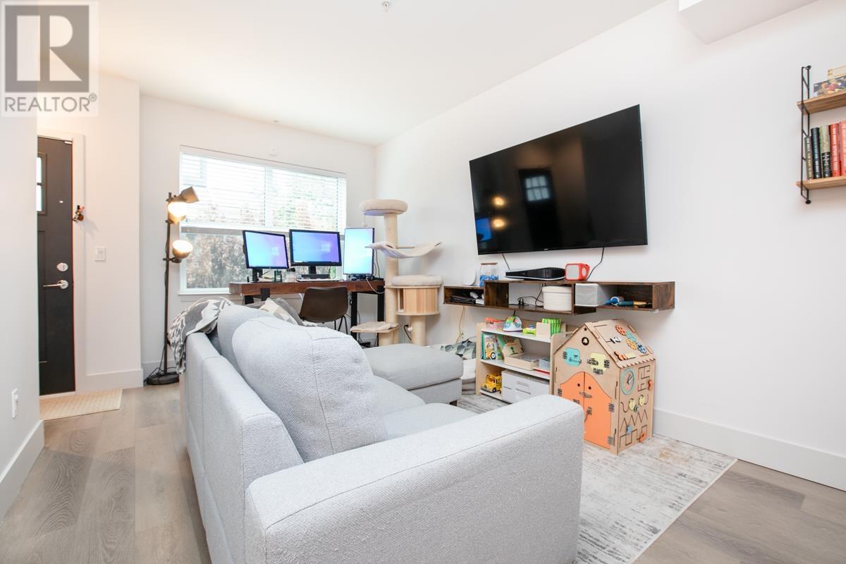 303 6933 Arcola Street, Burnaby, British Columbia  V5E 1H5 - Photo 3 - R2823105