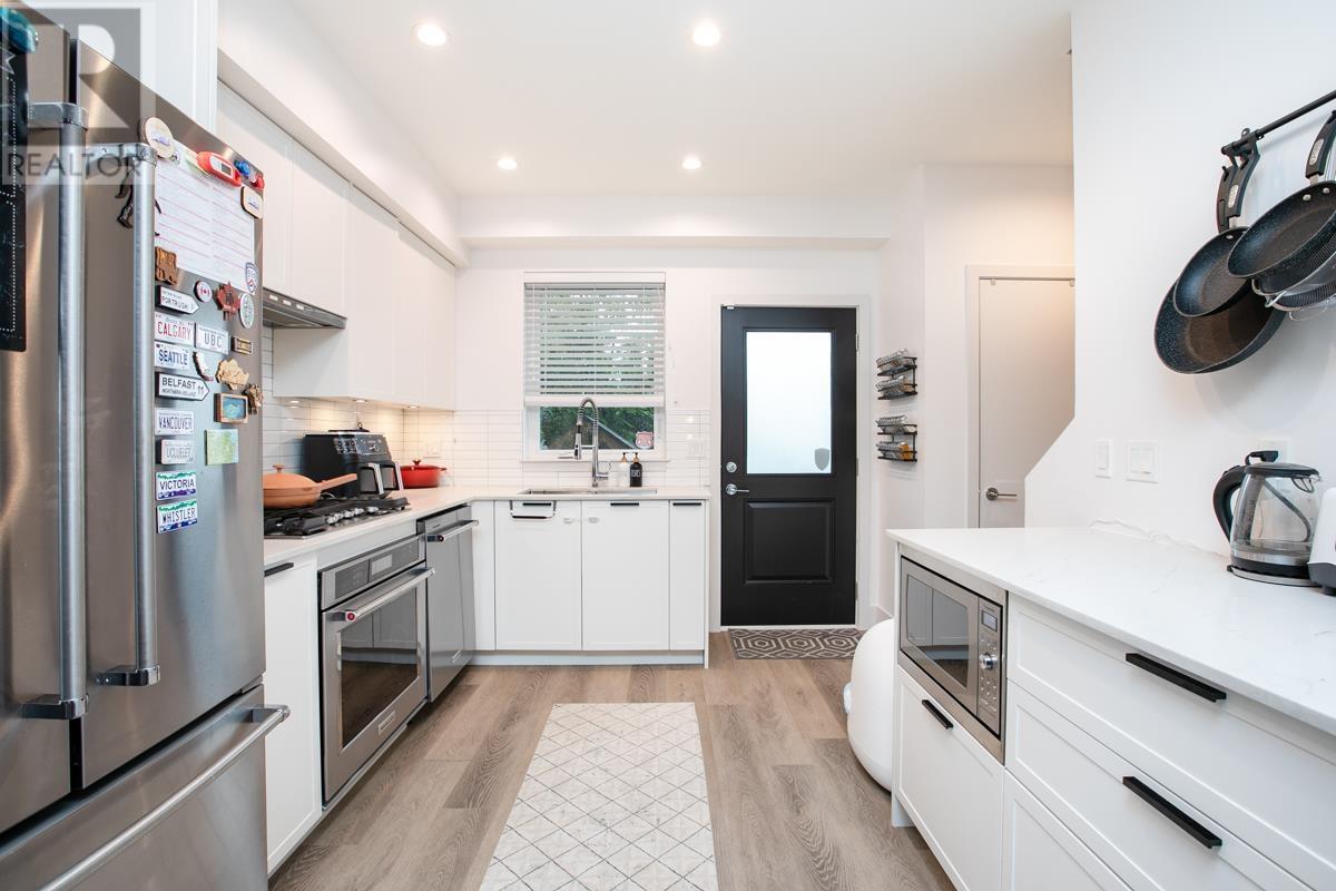 303 6933 Arcola Street, Burnaby, British Columbia  V5E 1H5 - Photo 5 - R2823105