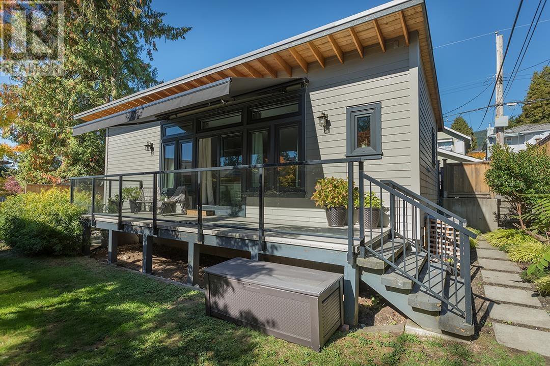 208 E 26TH STREET, north vancouver, British Columbia