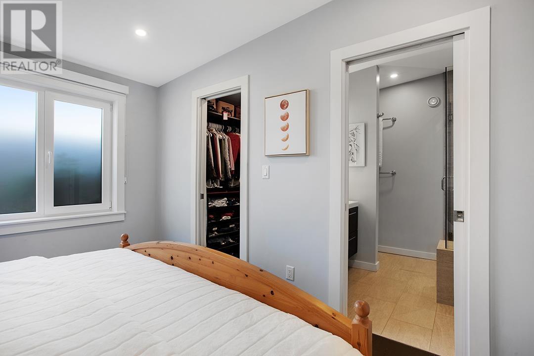 208 E 26th Street, North Vancouver, British Columbia  V7N 1A8 - Photo 10 - R2823150