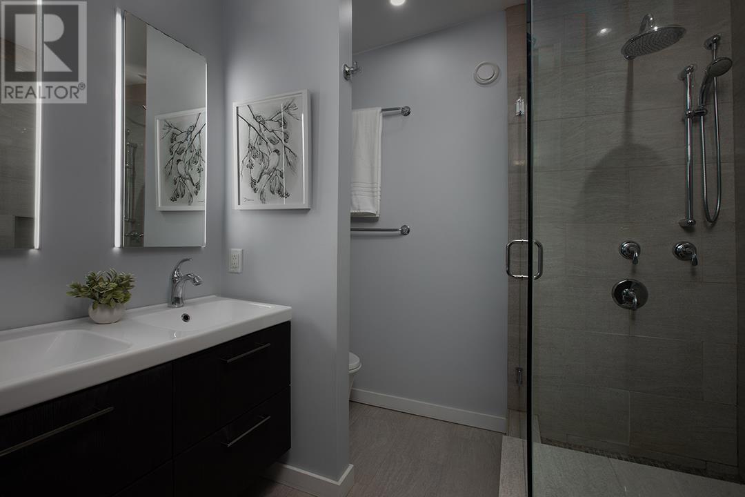208 E 26th Street, North Vancouver, British Columbia  V7N 1A8 - Photo 11 - R2823150