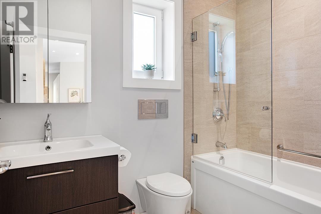 208 E 26th Street, North Vancouver, British Columbia  V7N 1A8 - Photo 15 - R2823150