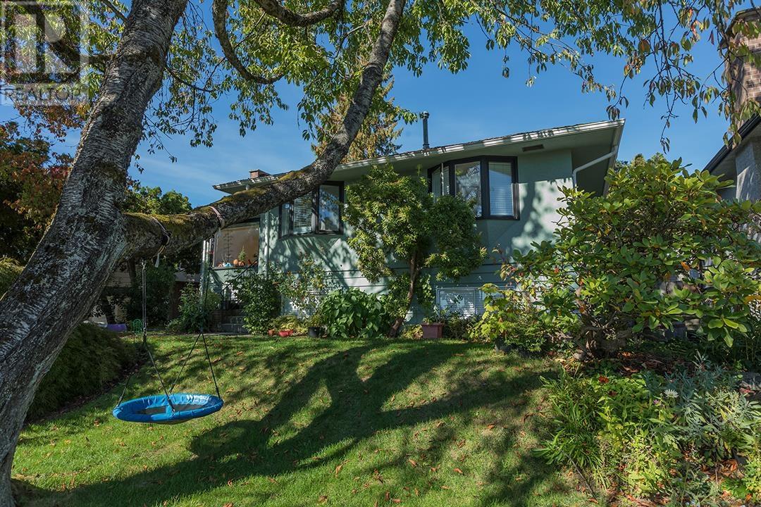 208 E 26th Street, North Vancouver, British Columbia  V7N 1A8 - Photo 23 - R2823150