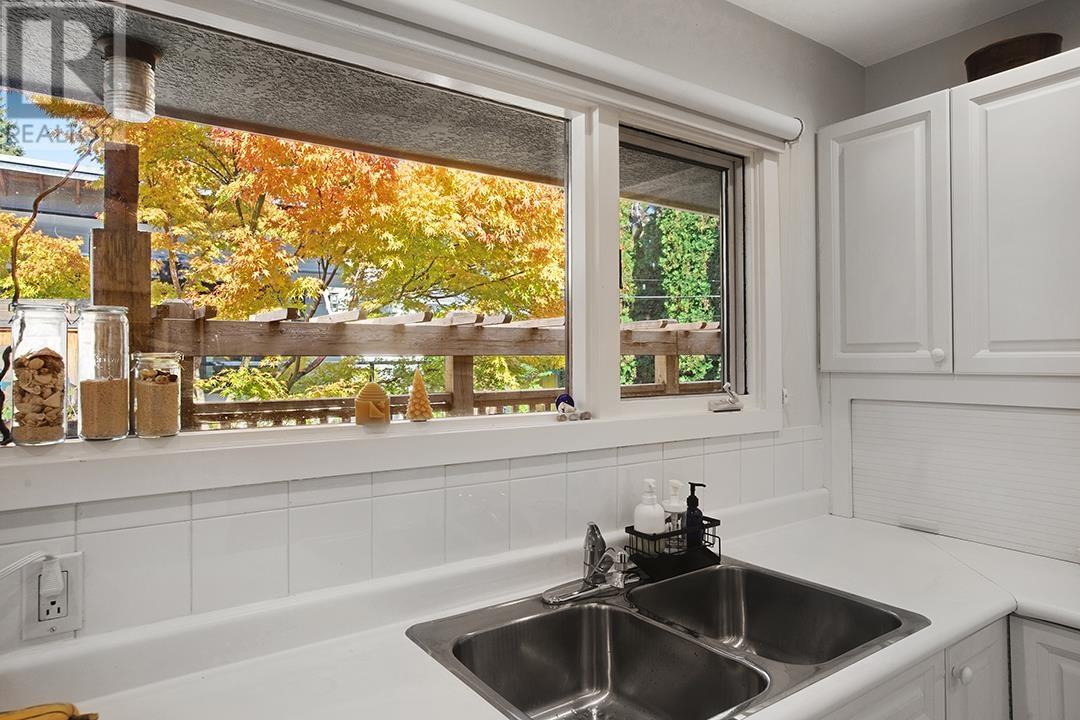 208 E 26th Street, North Vancouver, British Columbia  V7N 1A8 - Photo 28 - R2823150
