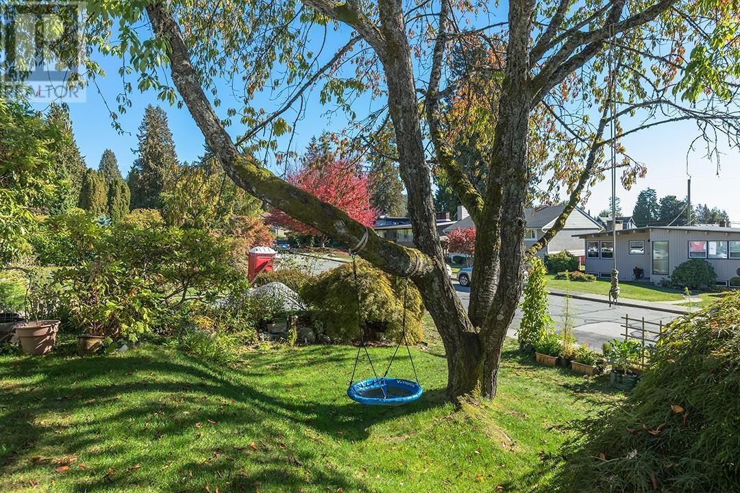 208 E 26th Street, North Vancouver, British Columbia  V7N 1A8 - Photo 34 - R2823150
