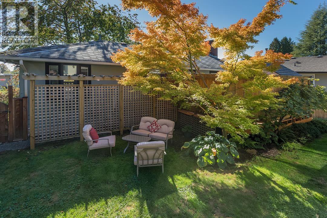 208 E 26th Street, North Vancouver, British Columbia  V7N 1A8 - Photo 35 - R2823150