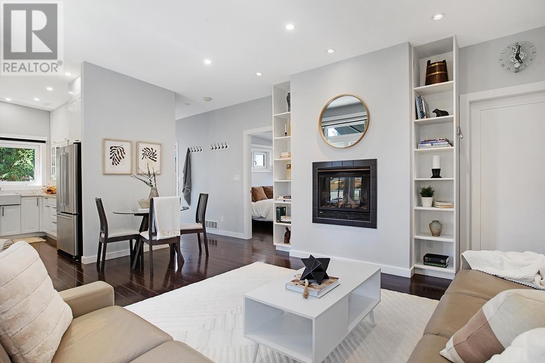 208 E 26th Street, North Vancouver, British Columbia  V7N 1A8 - Photo 4 - R2823150