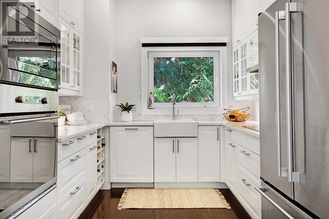 208 E 26th Street, North Vancouver, British Columbia  V7N 1A8 - Photo 6 - R2823150