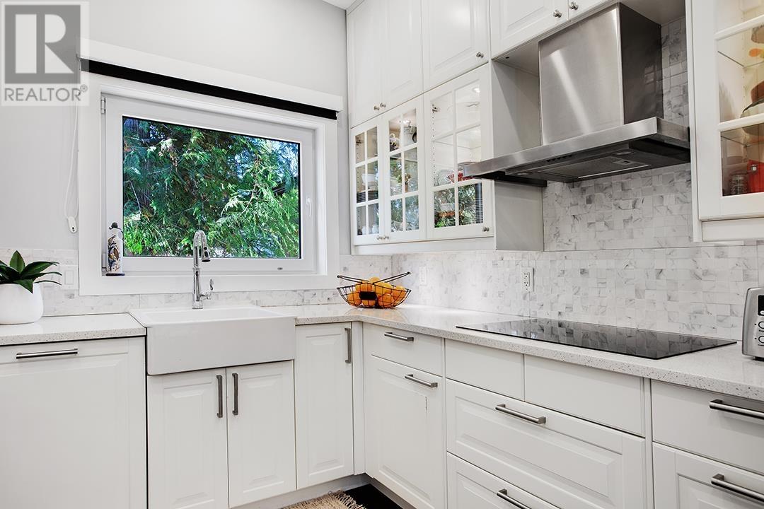 208 E 26th Street, North Vancouver, British Columbia  V7N 1A8 - Photo 8 - R2823150