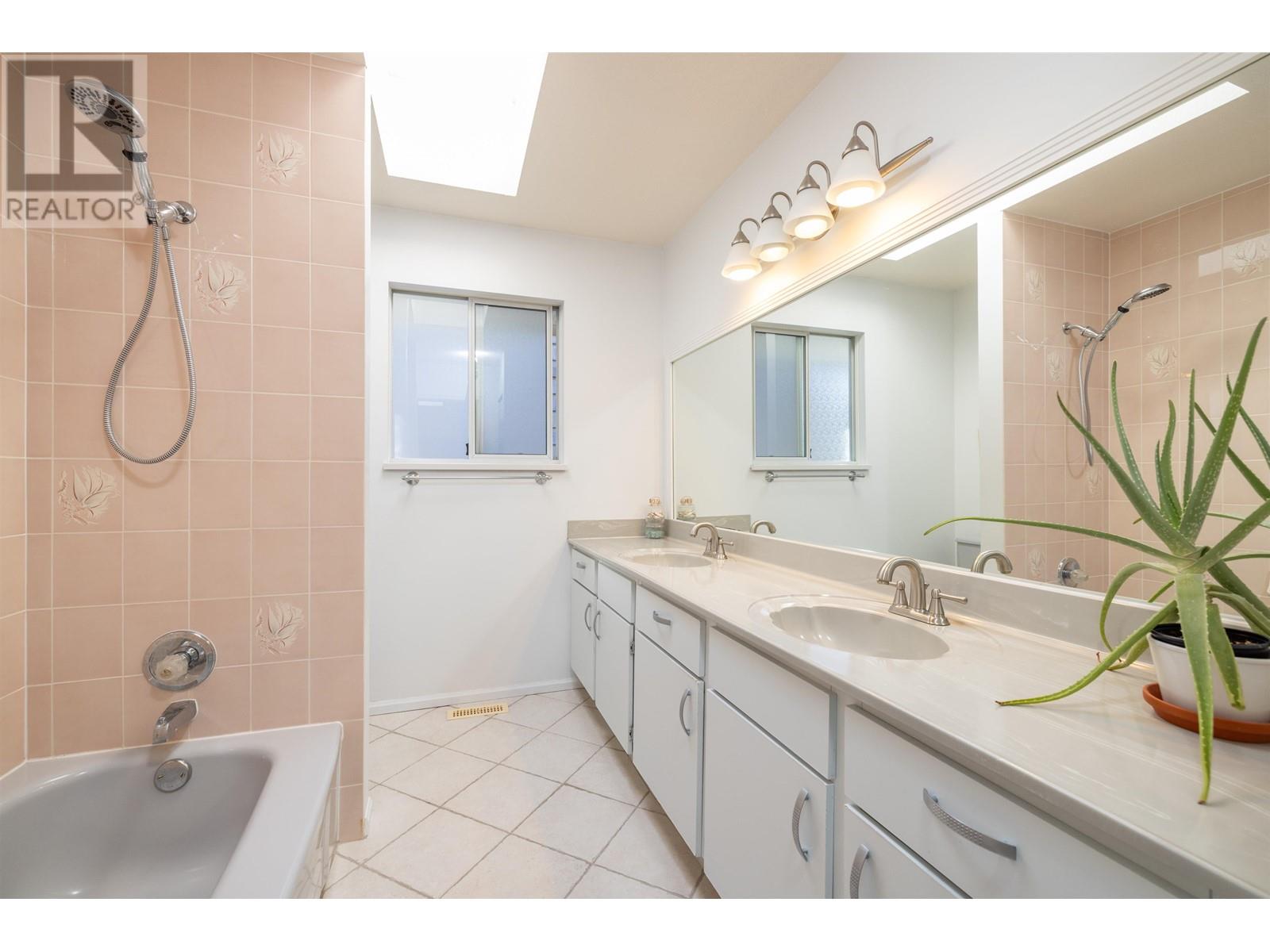 9095 Mccutcheon Place, Richmond, British Columbia  V7A 4Z2 - Photo 29 - R2823193