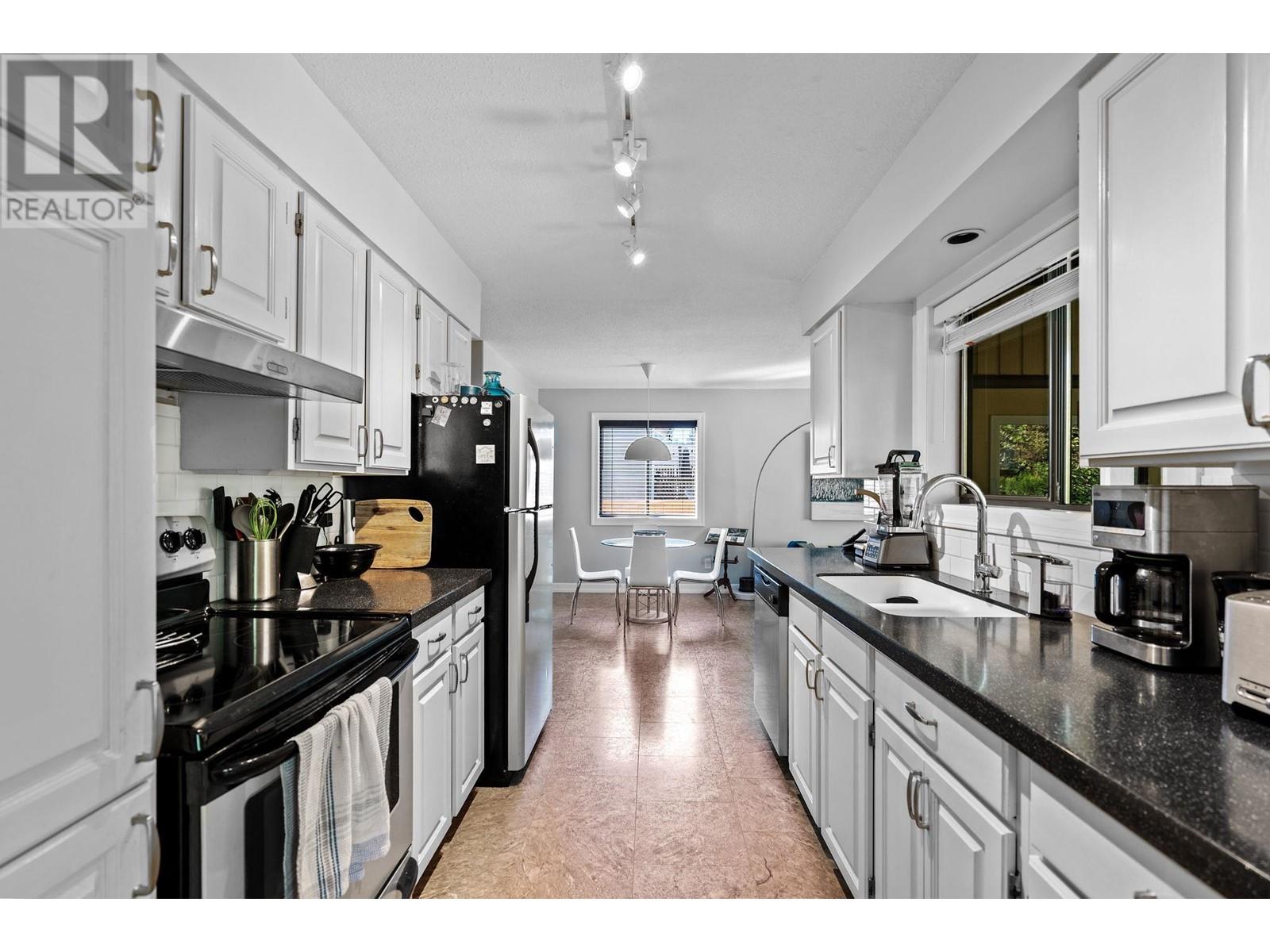 23017 126 Avenue, Maple Ridge, British Columbia  V2X 4P4 - Photo 12 - R2823219