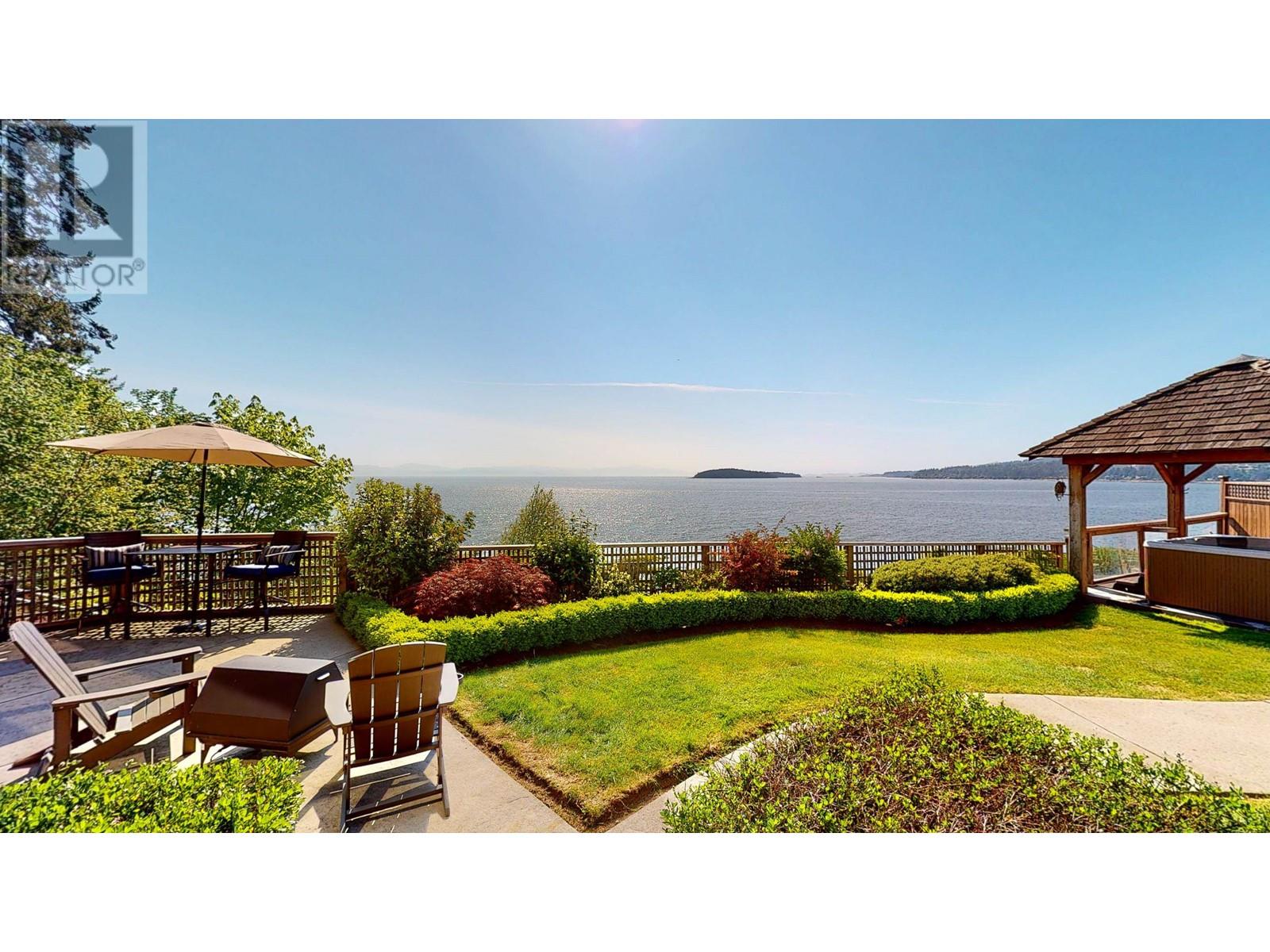 5203 Sunshine Coast Highway, Sechelt, British Columbia  V7Z 0C1 - Photo 1 - R2795264