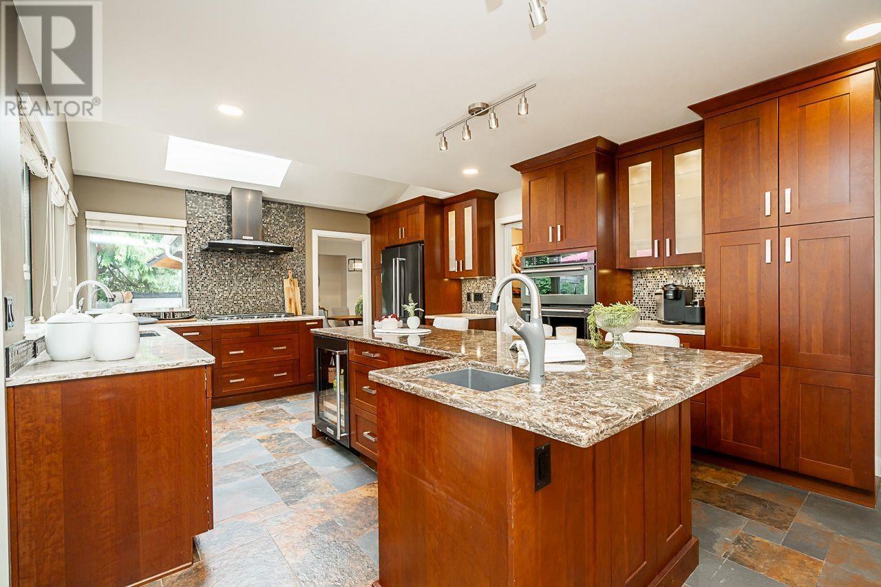 1 Wildwood Drive, Port Moody, British Columbia  V3H 4M7 - Photo 9 - R2820223