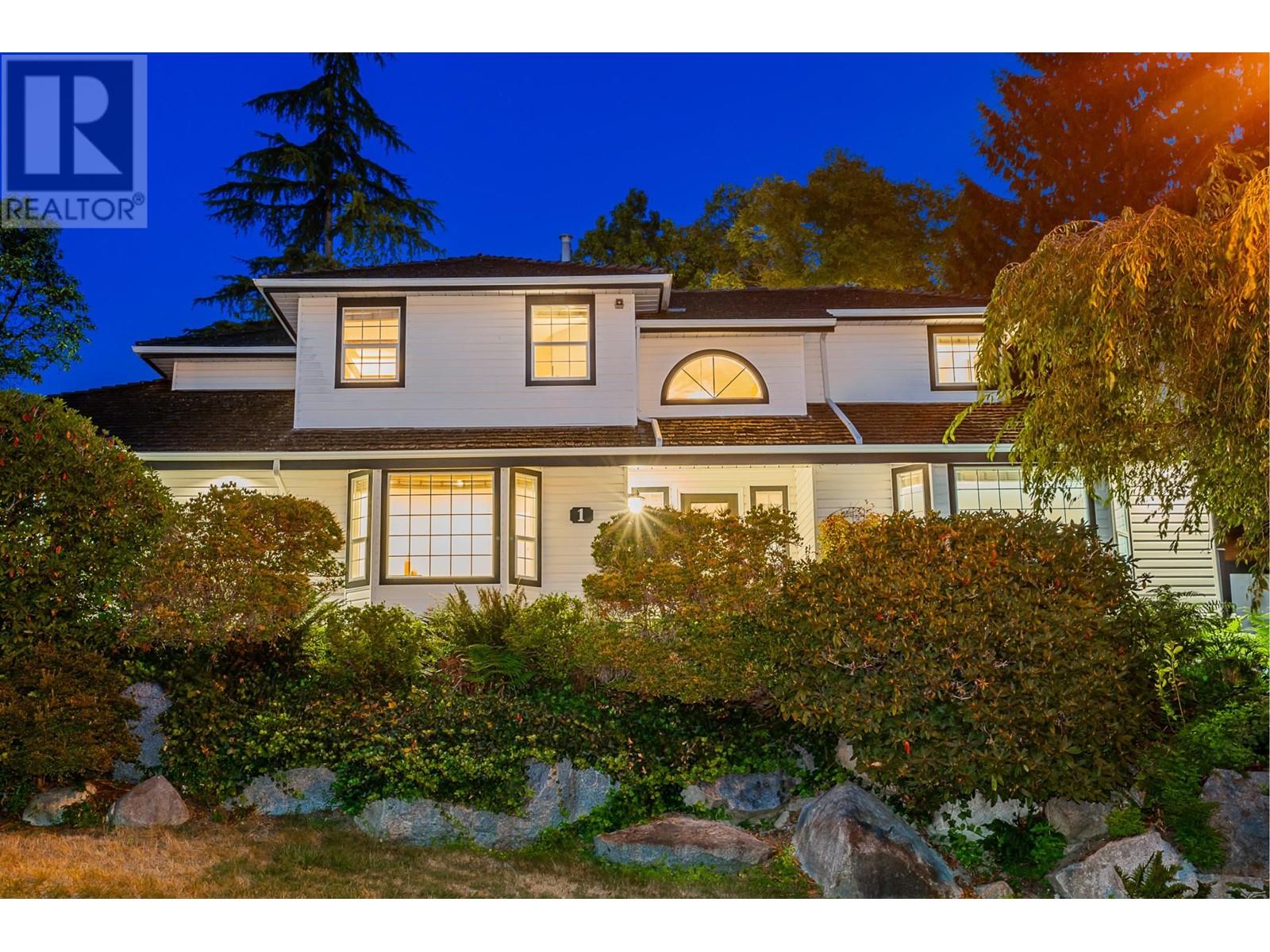 1 Wildwood Drive, Port Moody, British Columbia  V3H 4M7 - Photo 3 - R2820223