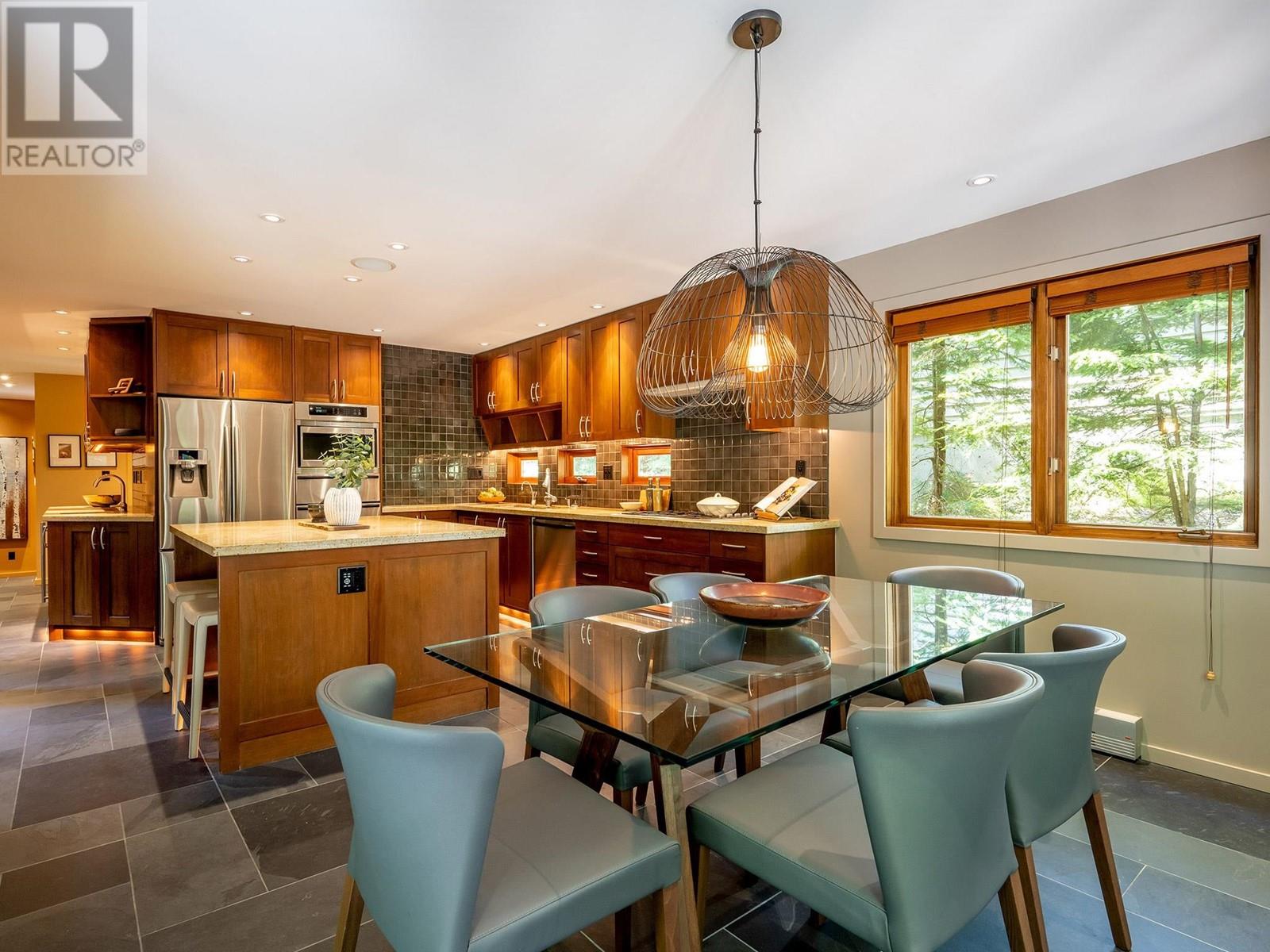 6274 Palmer Drive, Whistler, British Columbia  V8E 0C7 - Photo 7 - R2798421