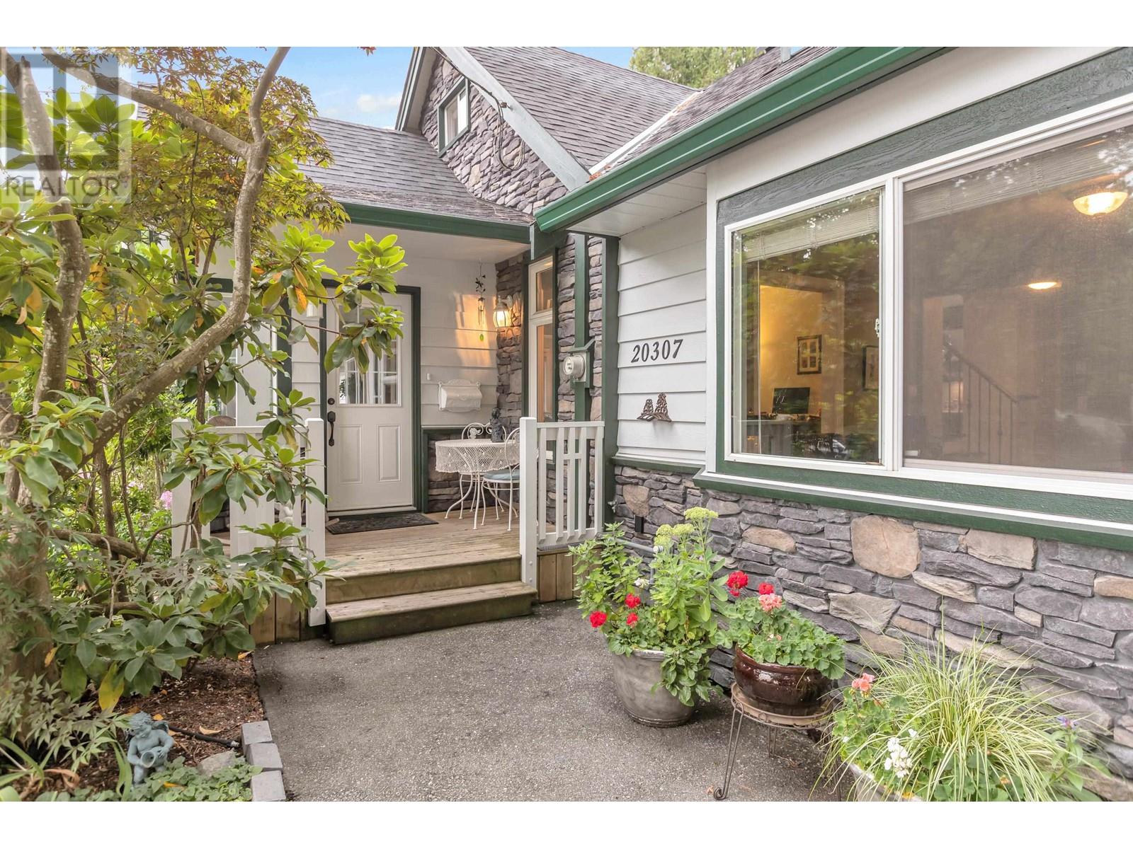 20307 Ditton Street, Maple Ridge, British Columbia  V2X 1B7 - Photo 3 - R2806885