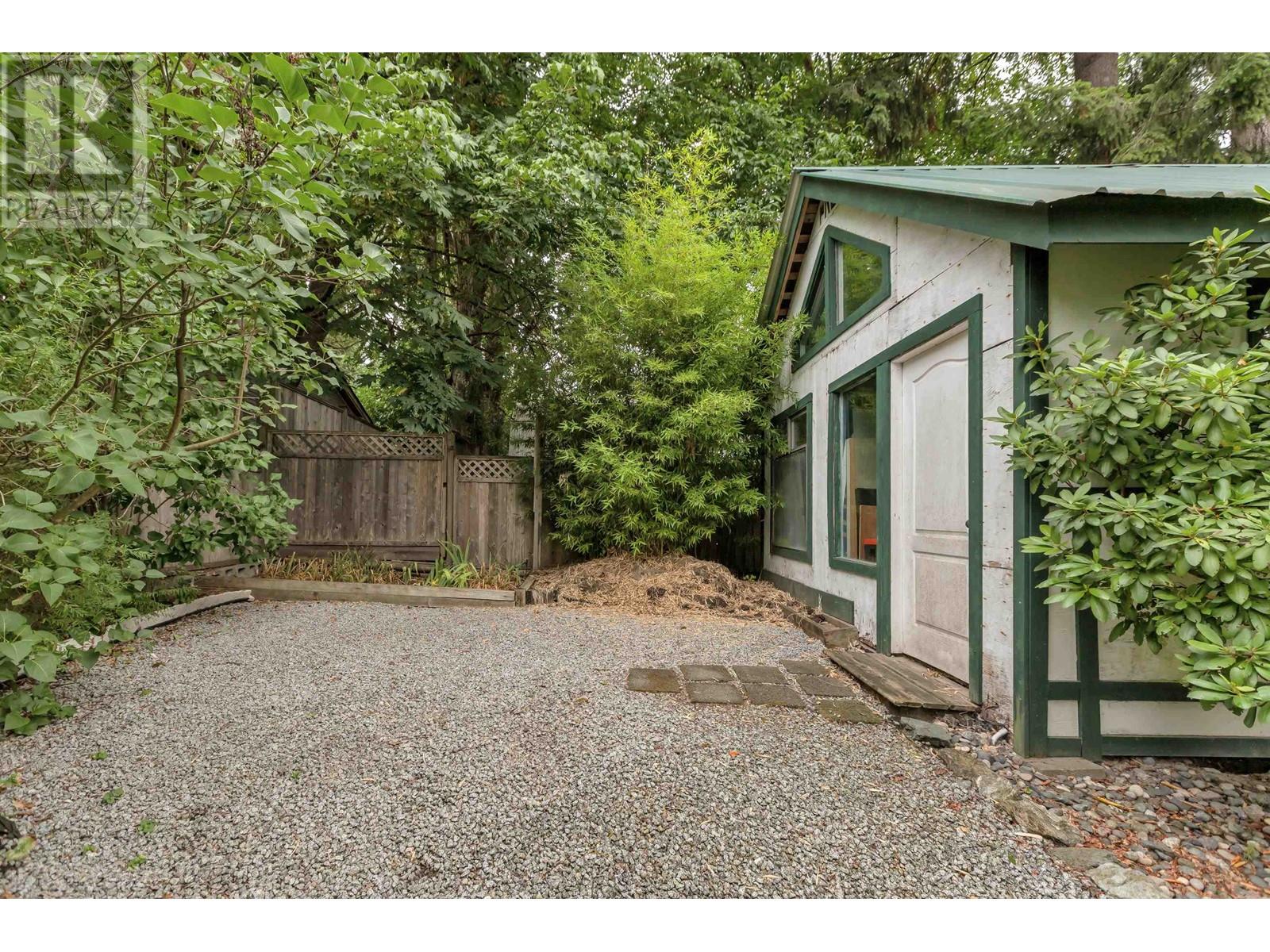 20307 Ditton Street, Maple Ridge, British Columbia  V2X 1B7 - Photo 37 - R2806885