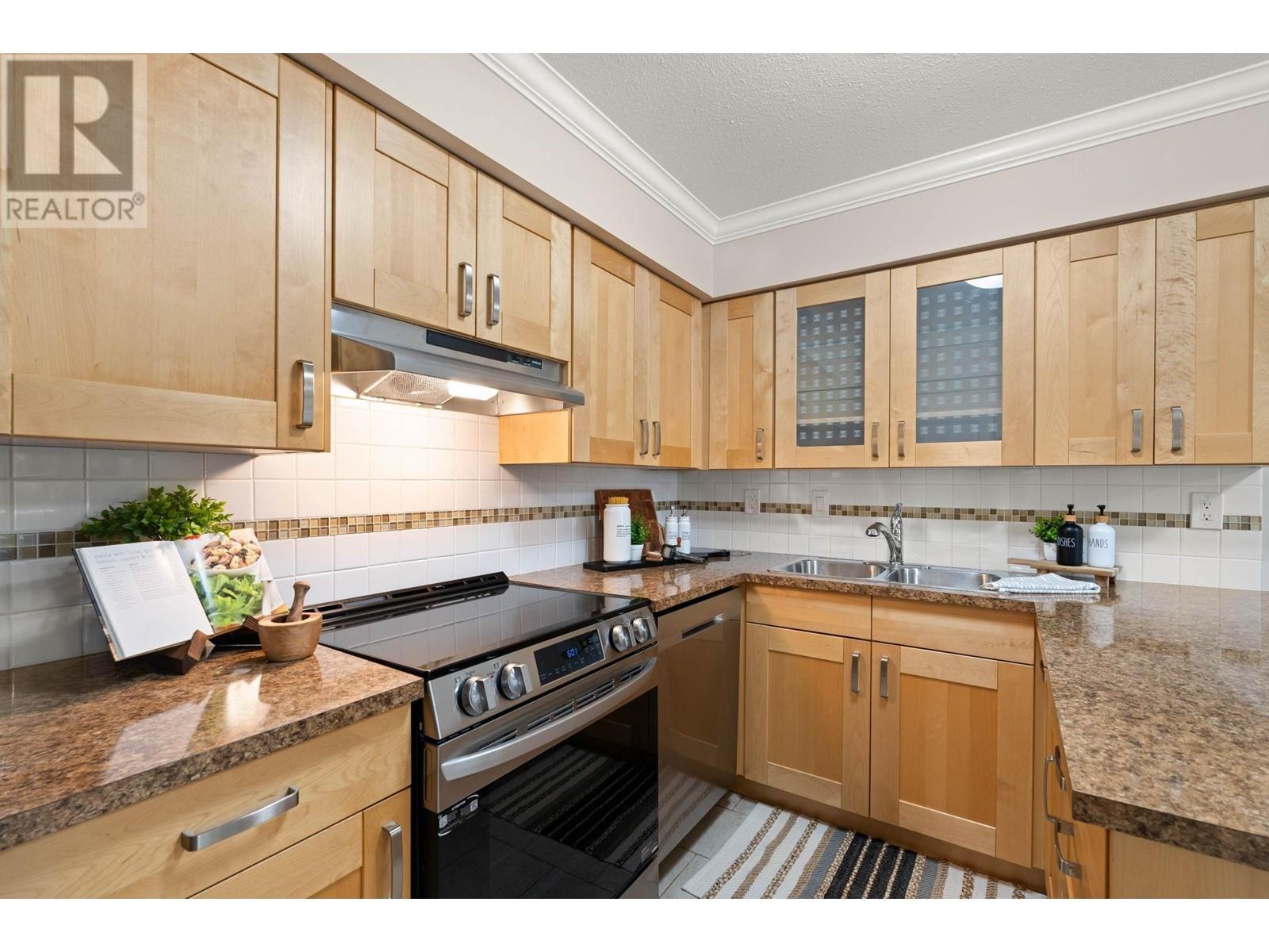 213 932 Robinson Street, Coquitlam, British Columbia  V3J 7R8 - Photo 9 - R2823138