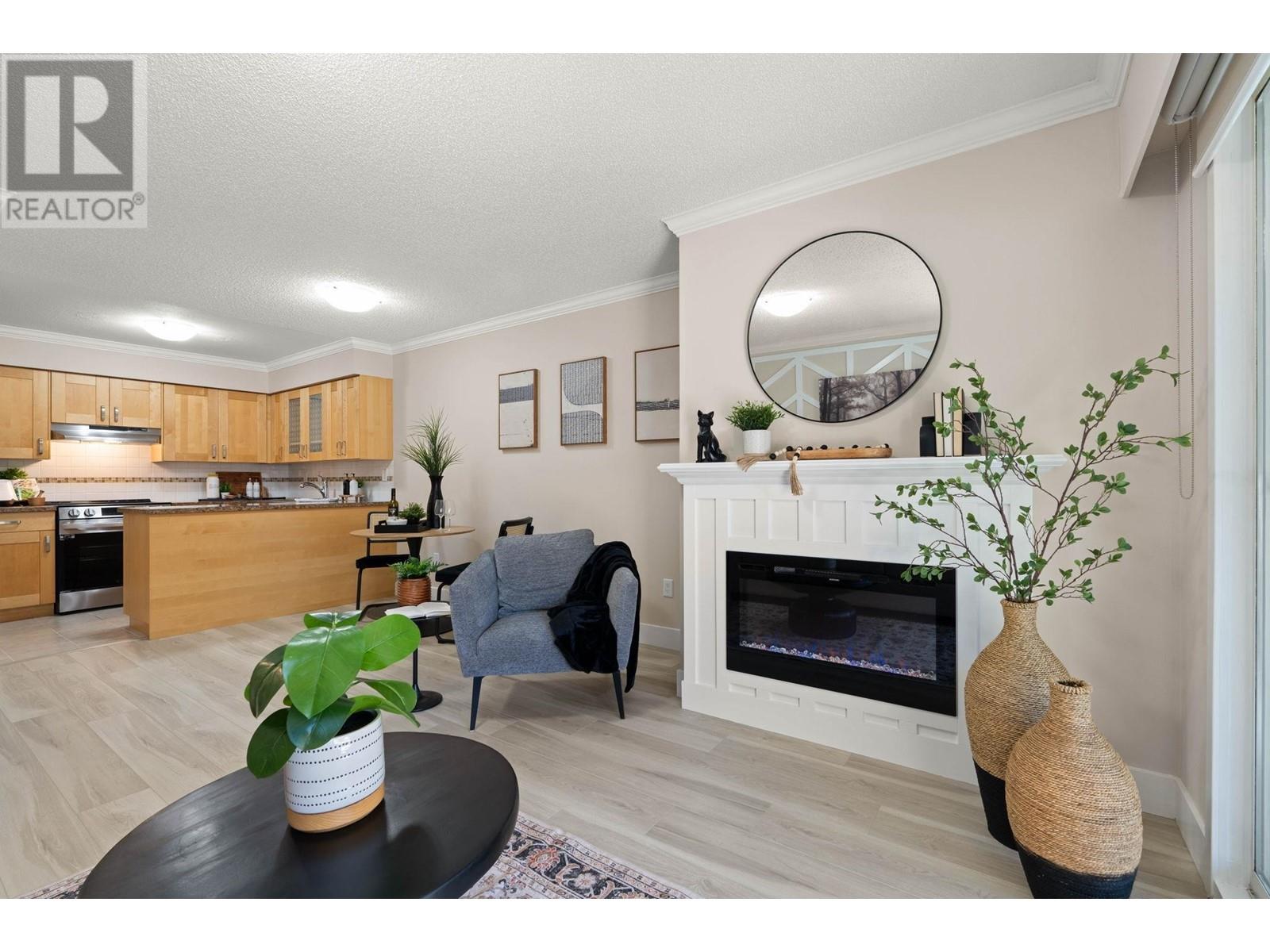 213 932 Robinson Street, Coquitlam, British Columbia  V3J 7R8 - Photo 3 - R2823138