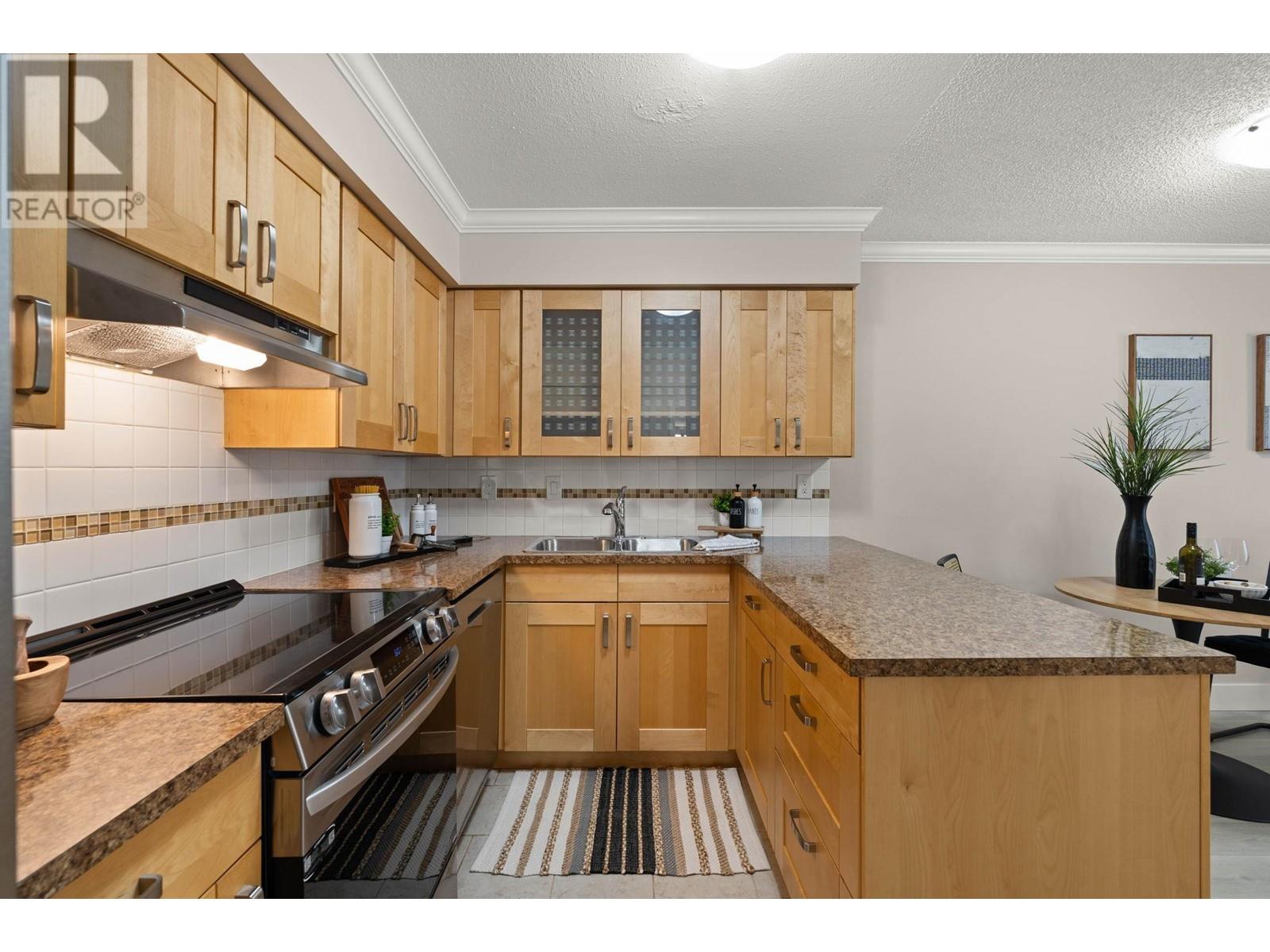 213 932 Robinson Street, Coquitlam, British Columbia  V3J 7R8 - Photo 8 - R2823138