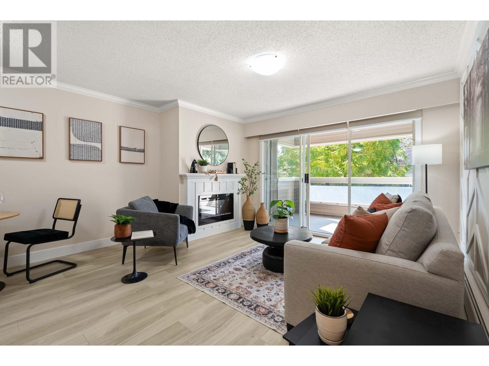 213 932 Robinson Street, Coquitlam, British Columbia  V3J 7R8 - Photo 2 - R2823138