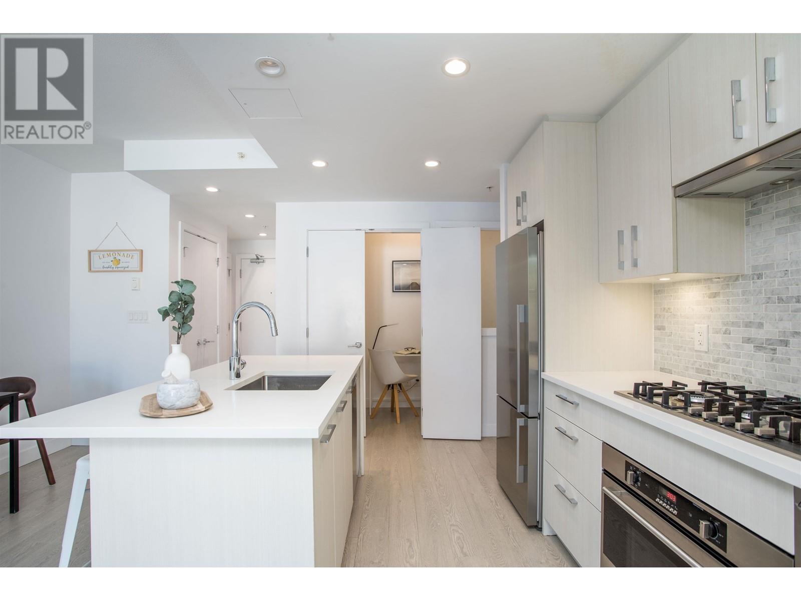 405 518 Whiting Way, Coquitlam, British Columbia  V3J 0H7 - Photo 6 - R2823214