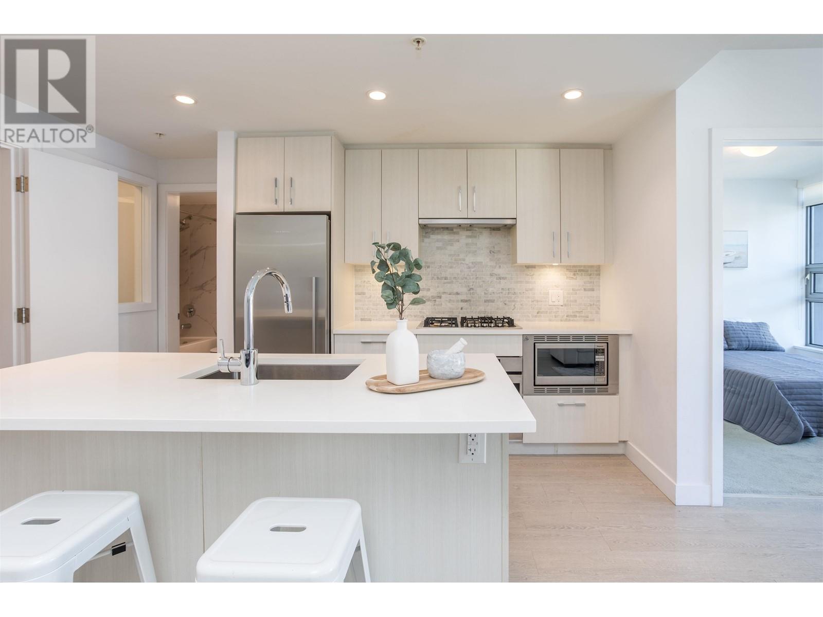 405 518 Whiting Way, Coquitlam, British Columbia  V3J 0H7 - Photo 8 - R2823214