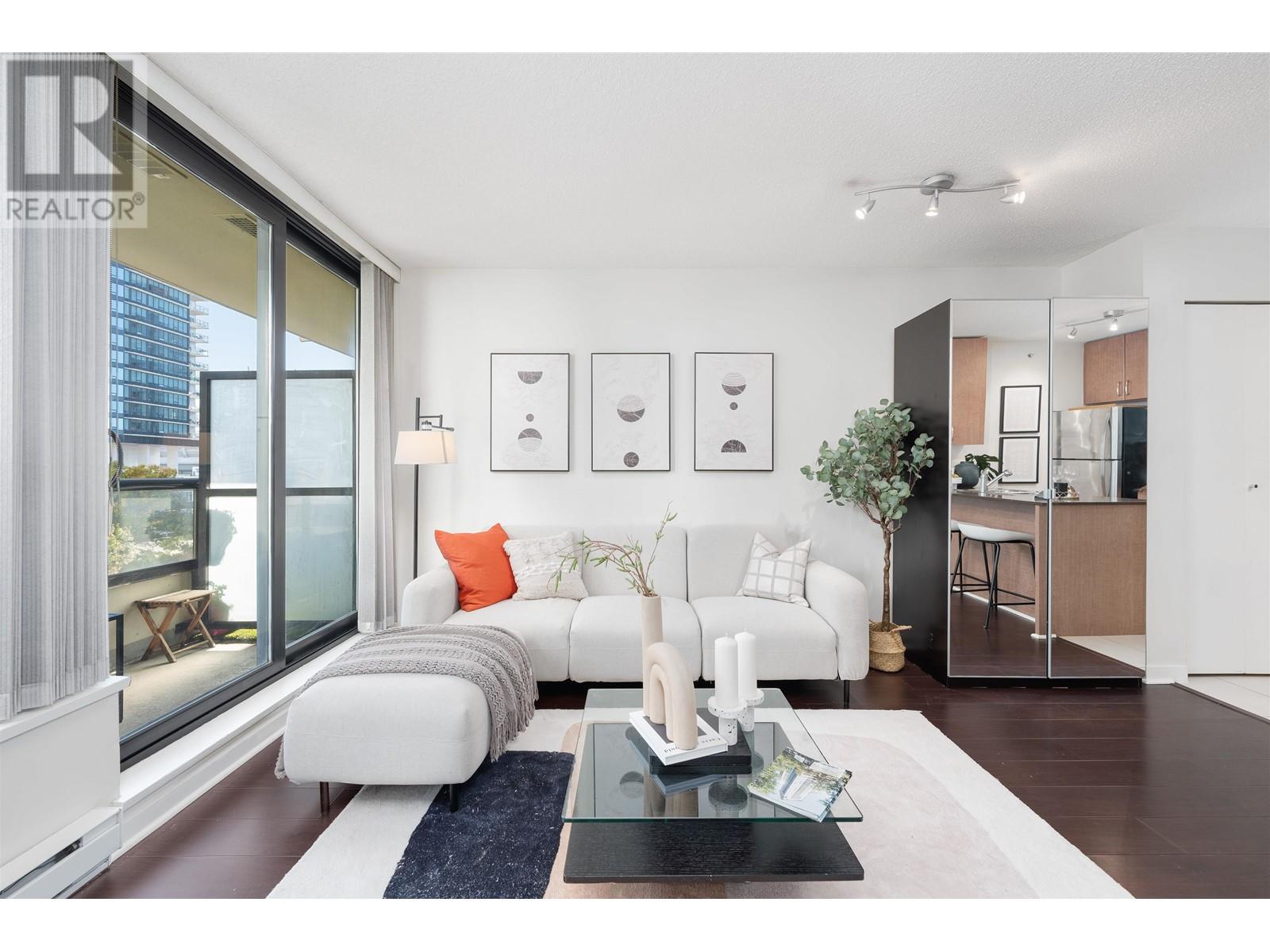 803 977 MAINLAND STREET, vancouver, British Columbia