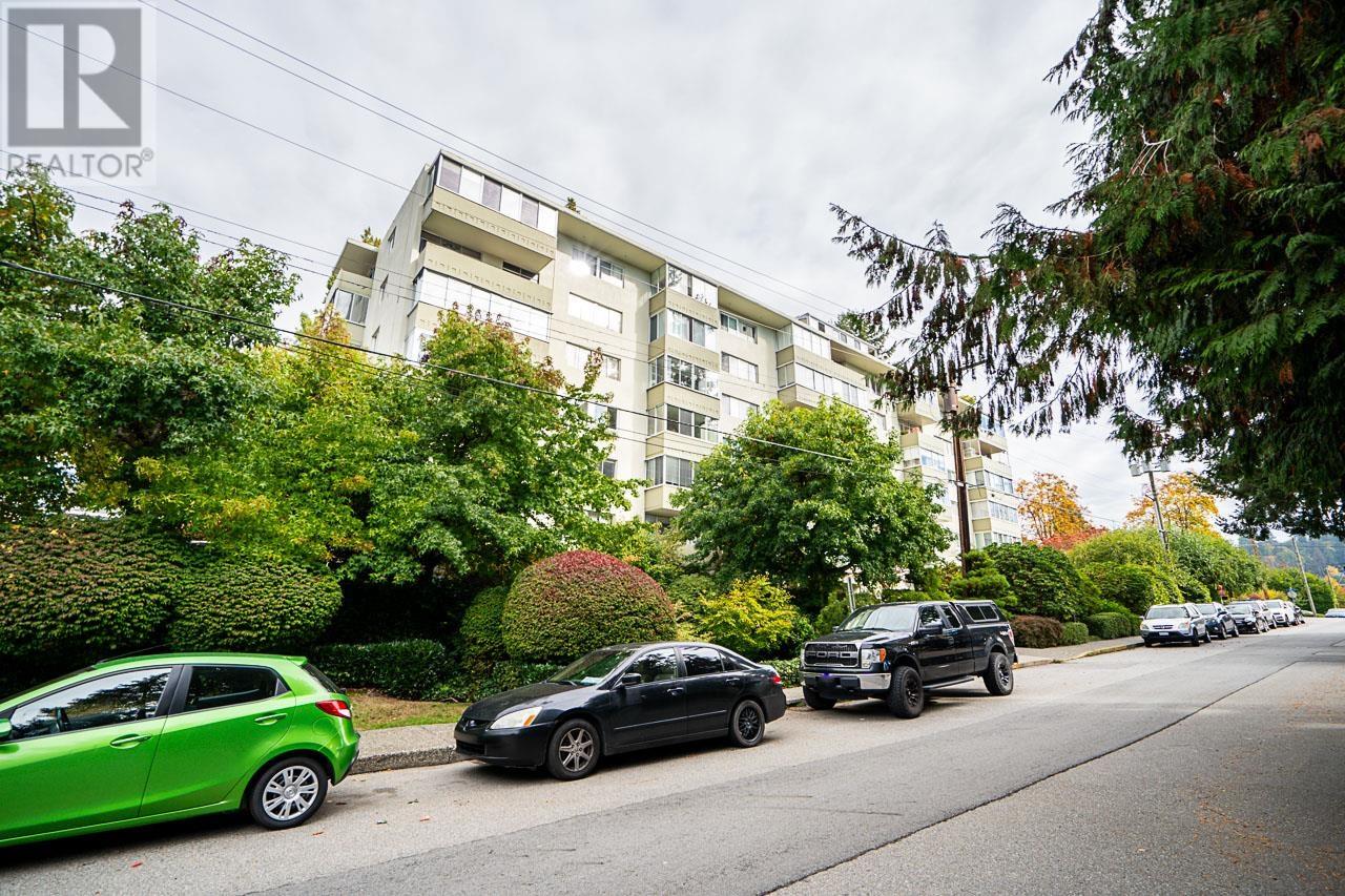 107 1425 ESQUIMALT AVENUE, west vancouver, British Columbia